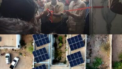 مدير عام مديرية حبان يدشن العمل  لمنظومة الطاقة الشمسية في مستشفى حبان