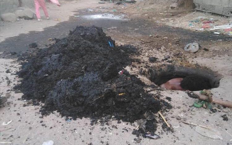 مدير مياه أبين يسارع إلى حل مشكلة مسجد حي سواحل بزنجبار