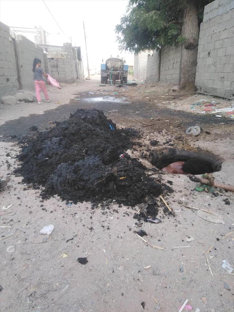 مدير مياه أبين يسارع إلى حل مشكلة مسجد حي سواحل بزنجبار