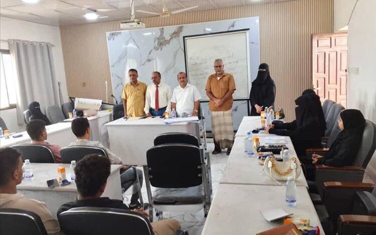 مركز التدريب بجامعة المهرة ينفذ دورة تأهيلية لتهيئة الطلاب لاختبار القبول في اللغة الإنجليزية