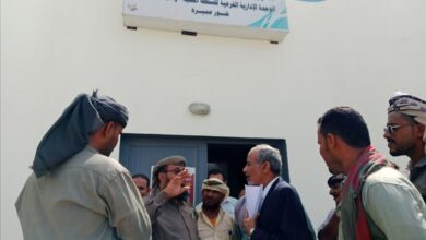 مستشار رئيس مجلس القيادة الرئاسي يزور قيادة السلطة المحلية بمديرية المضاربة والعارة ويشيد بجهود المدير العام