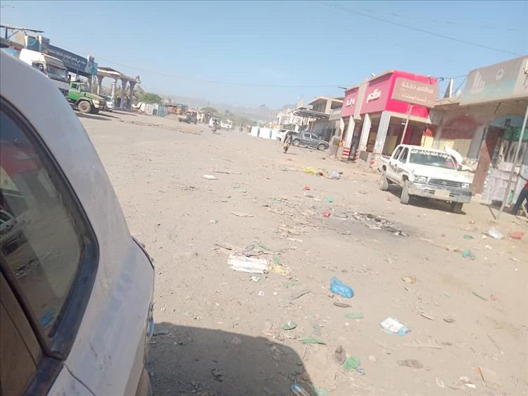 مناشدة لإنقاذ طريق حيوية تربط بين الحصين والضالع والشعيب: أربعة كيلومترات تفصل السكان عن الحياة الطبيعية
