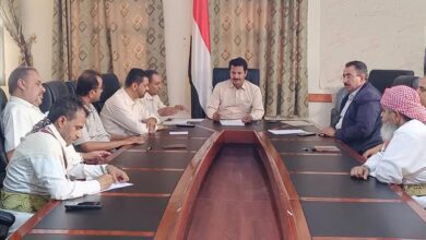 نائب وزير التربية يناقش مع مجلس أمناء مجمع المتفوقين بمأرب نتائج القبول للعام الدراسي الجديد