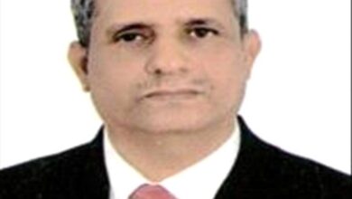 ناشط يدعو مجلسي القيادة الرئاسي والحكومة لتقديم استقالتهم