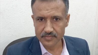 نقيب المحاسبين يطالب البنك المركزي بعدن بإلغاء الطبعة القديمة وضبط المضاربين للحفاظ على قيمة العملة