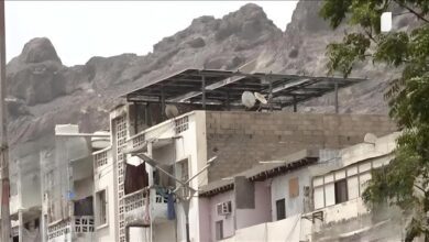 وسط أزمة سكن وارتفاع تكاليف الكهرباء.. تأجير أسطح المنازل ينتشر في عدن