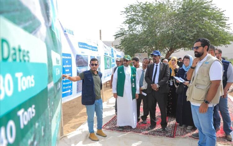 وفد من برنامج الأغذية العالمي ومركز الملك سلمان يطلع على إنجازات مشروع "من الغذاء إلى الصمود" في مديريتي تريم وبروم ميفع