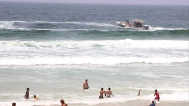 ​إنقاذ 12 شابًا من الغرق في سواحل المكلا