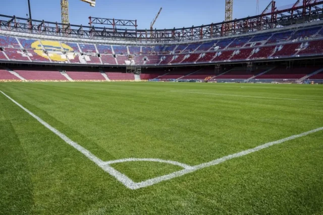 برشلونة مهدد بخوض مباراة فالنسيا على ملعب يوهان كرويف!