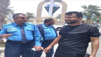 الإشارات الضوئية في عدن.. مشروع مروري يقترب من الإنجاز في المنصورة