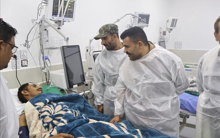 العميد سياف المعكر يتفقد جرحى اللواء السادس دعم وإسناد في المستشفى العسكري بعدن
