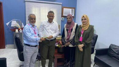 المؤسسة الوطنية لمكافحة السرطان بعدن تكرم مأمور مديرية المعلا تقديرًا لجهوده في دعم مرضى السرطان