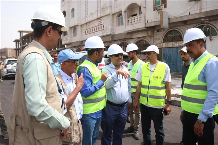 رئيس صندوق صيانة الطرق ووفد البنك الدولي يتفقدان مشاريع البنية التحتية في عدن
