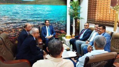 وزير الشباب والرياضة يزور كلية طب الأسنان بجامعة عدن ويشيد بخططها التطويرية