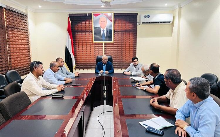 وزير المياه والبيئة يناقش مع محافظ أرخبيل سقطرى التحديات والمشاريع ذات الأولوية في المحافظة