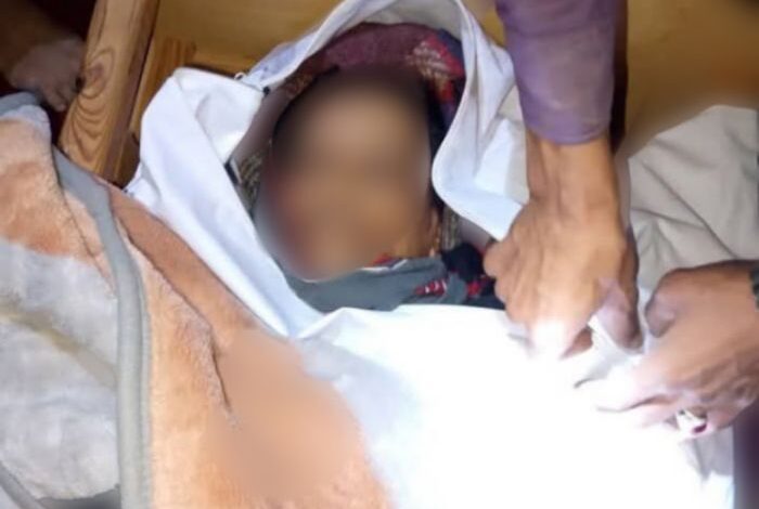 استشهاد امرأة وإصابة طفلة في قصف حوثي بتعز