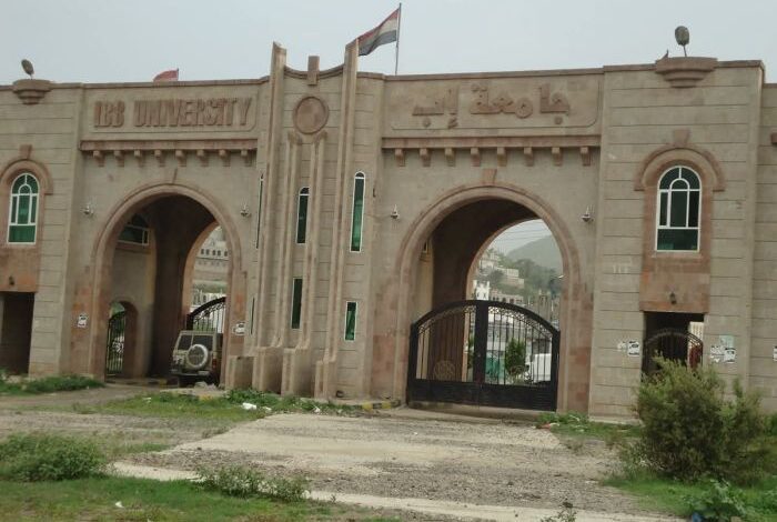 اشتباكات حوثية مسلحة داخل جامعة إب