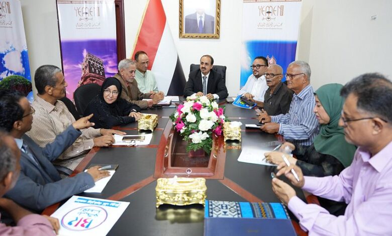 الإرياني يجتمع بالقيادات الثقافية والفنية لمناقشة الفعاليات المصاحبة لمهرجان شتاء عدن الثاني