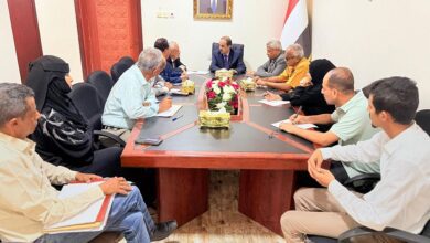 الإرياني يجتمع بفريق التصنيف السياحي لفنادق عدن ضمن خطة 100 يوم التي اطلقتها الحكومة
