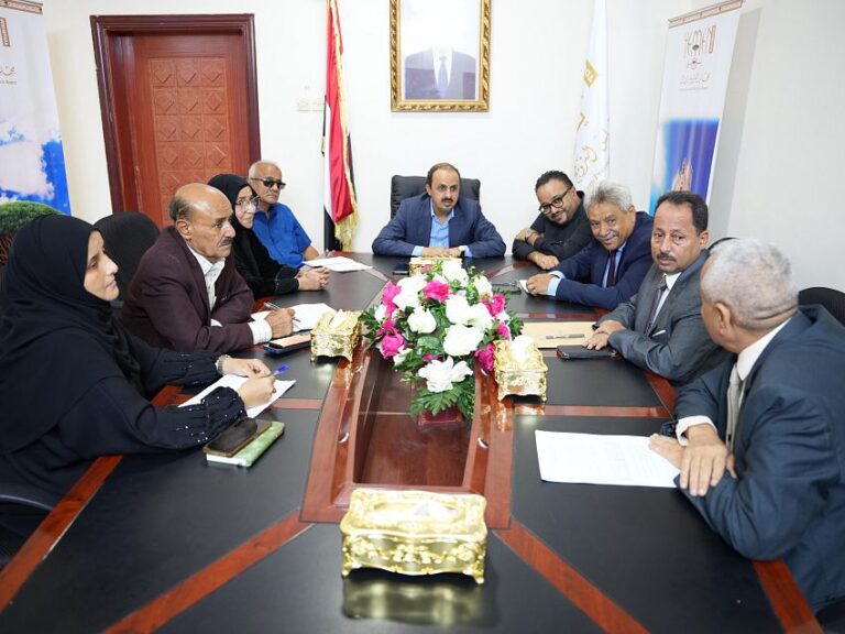 الإرياني يرأس اجتماعاً للجنة التصنيف السياحي بعدن
