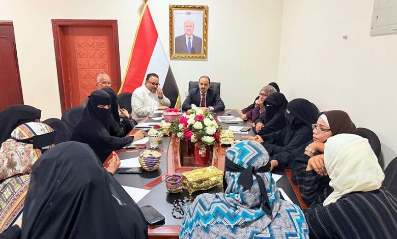 الإرياني يلتقي الجمعيات النسوية الحرفية ويوجه بدعم الحرف والصناعات التراثية