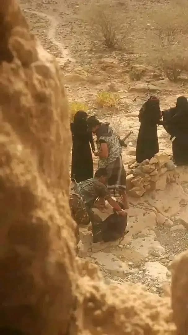 الجوف.. مليشيا الحوثي تداهم منازل وتعتدي على النساء في حملة همجية