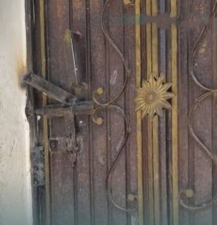 الحوثيون يغلقون جامعًا في صنعاء باللحام