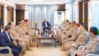 اللواء الزُبيدي يترأس اجتماعاً لرئاسة هيئة الأركان العامة وعدد من هيئات ودوائر وزارة الدفاع