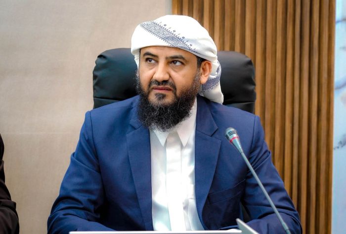 المحرمي يوجه بفرض ضوابط لمنع تسرب الوقود إلى السوق السوداء