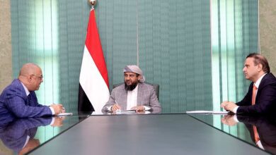 المحرّمي يناقش مع الوزير باذيب استراتيجية تطوير الأداء المؤسسي في قطاعي التخطيط والاتصالات