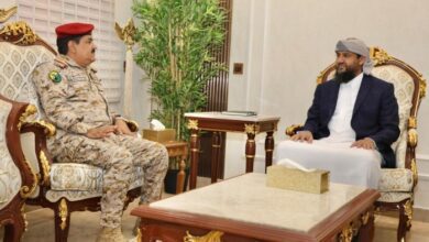 المحرّمي يناقش مع وزير الدفاع مستجدات الأوضاع العسكرية