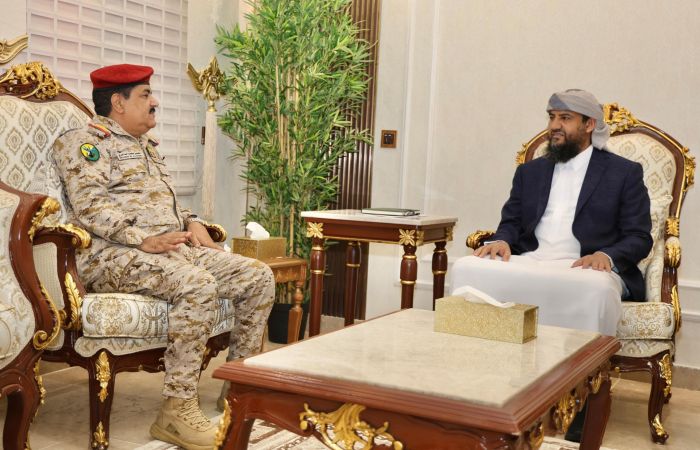 المحرّمي يناقش مع وزير الدفاع مستجدات الأوضاع العسكرية
