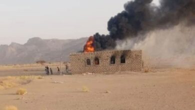المليشيا تحرق منزل مواطن في الجوف وتهجر أسرته قسرًا
