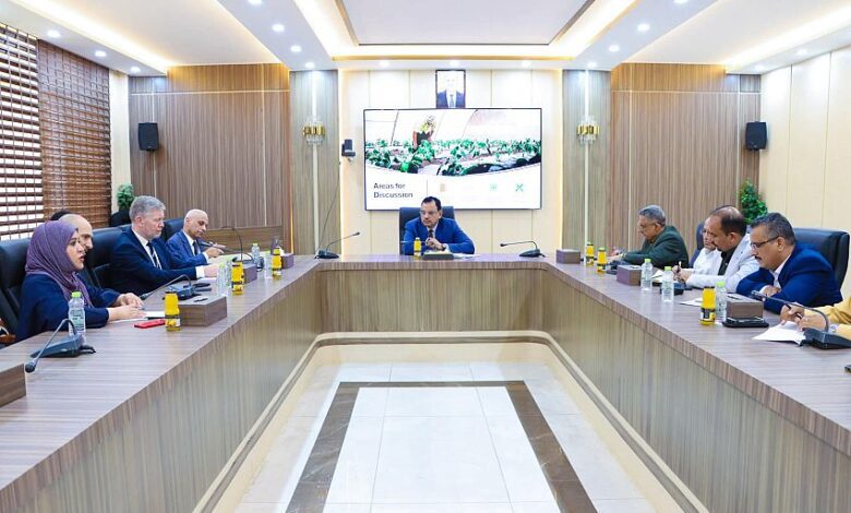 الوزير السقطري يبحث مع وفد من البنك الدولي تحضيرات إطلاق مشاريع الزراعة والري والأمن الغذائي