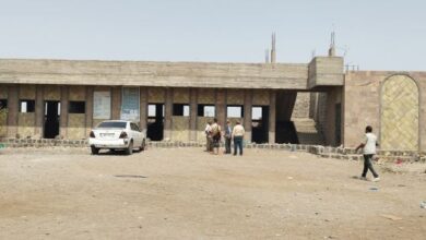 بتوجيهات طارق صالح.. نزول ميداني لتقييم المدارس المتضررة من الحرب الحوثية في ذو باب المندب