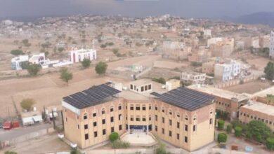 بدعم من طارق صالح.. افتتاح مشروع طاقة شمسية ومعمل حاسوب حديث في فرع جامعة تعز في التربة