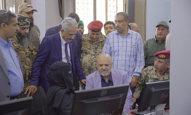 تدشين مشروع طاقة شمسية ومعمل حاسوب في فرع جامعة تعز بالتربة