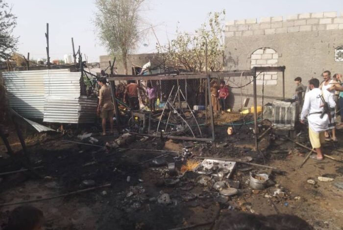 حريقان في مساكن نازحين بمأرب وإصابة أسرة كاملة مكونة من 8 أفراد