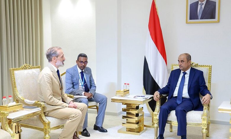 رئيس الوزراء يستقبل المنسق المقيم للأمم المتحدة في اليمن