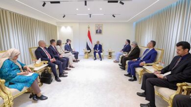 رئيس الوزراء يستقبل في عدن وفد البنك الدولي