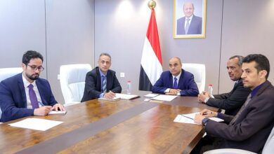 رئيس الوزراء يناقش مع السفيرة البريطانية تطورات الأوضاع وبرامج التعاون بين البلدين