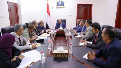 رئيس الوزراء يوجه بصرف مستحقات الربعين الأول والثاني للطلاب اليمنيين المبتعثين في الخارج