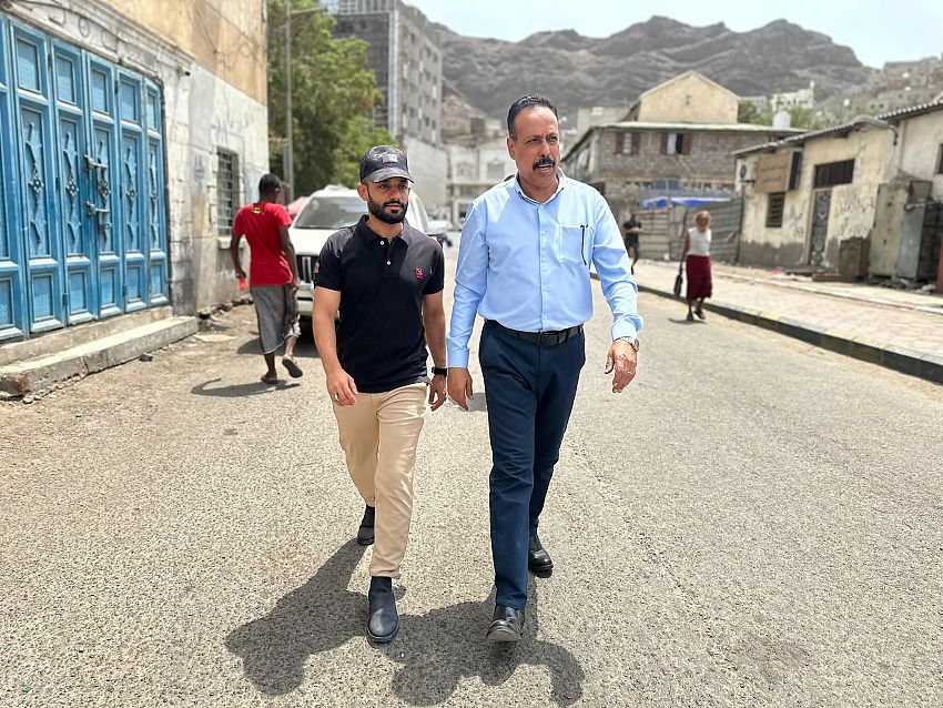 رئيس مجلس إدارة صندوق صيانة الطرق يتفقد عددًا من الشوارع الفرعية في مديرية صيرة بعدن