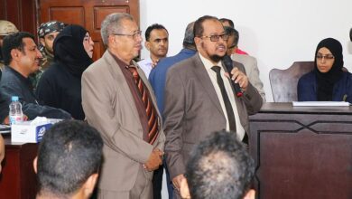 رئيس مجلس القضاء الأعلى ووزير العدل يدشّنان المحاكمات الصورية لطلاب المعهد العالي للقضاء بعدن