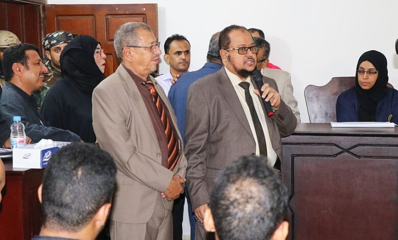 رئيس مجلس القضاء الأعلى ووزير العدل يدشّنان المحاكمات الصورية لطلاب المعهد العالي للقضاء بعدن