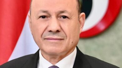 رئيس مجلس القيادة يغادر عدن لإجراء مشاورات مع الشركاء الاقليميين والدوليين