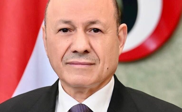 رئيس مجلس القيادة يغادر عدن لإجراء مشاورات مع الشركاء الاقليميين والدوليين