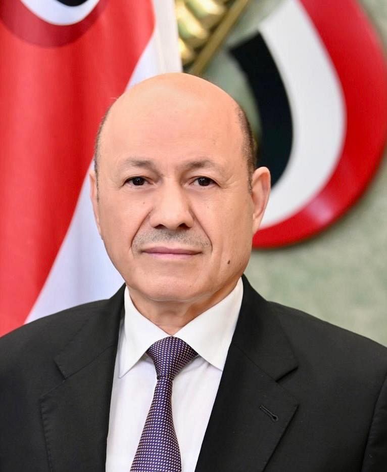رئيس مجلس القيادة يغادر عدن لإجراء مشاورات مع الشركاء الاقليميين والدوليين