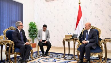 رئيس مجلس القيادة يلتقي رئيس بعثة الاتحاد الاوروبي للتوديع