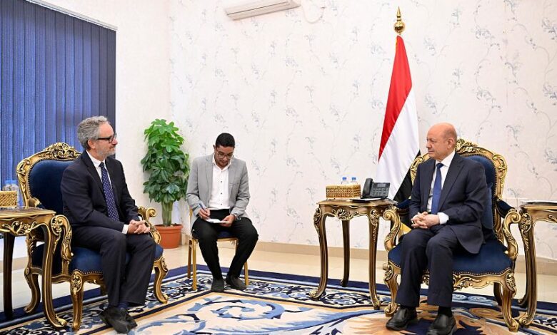 رئيس مجلس القيادة يلتقي رئيس بعثة الاتحاد الاوروبي للتوديع